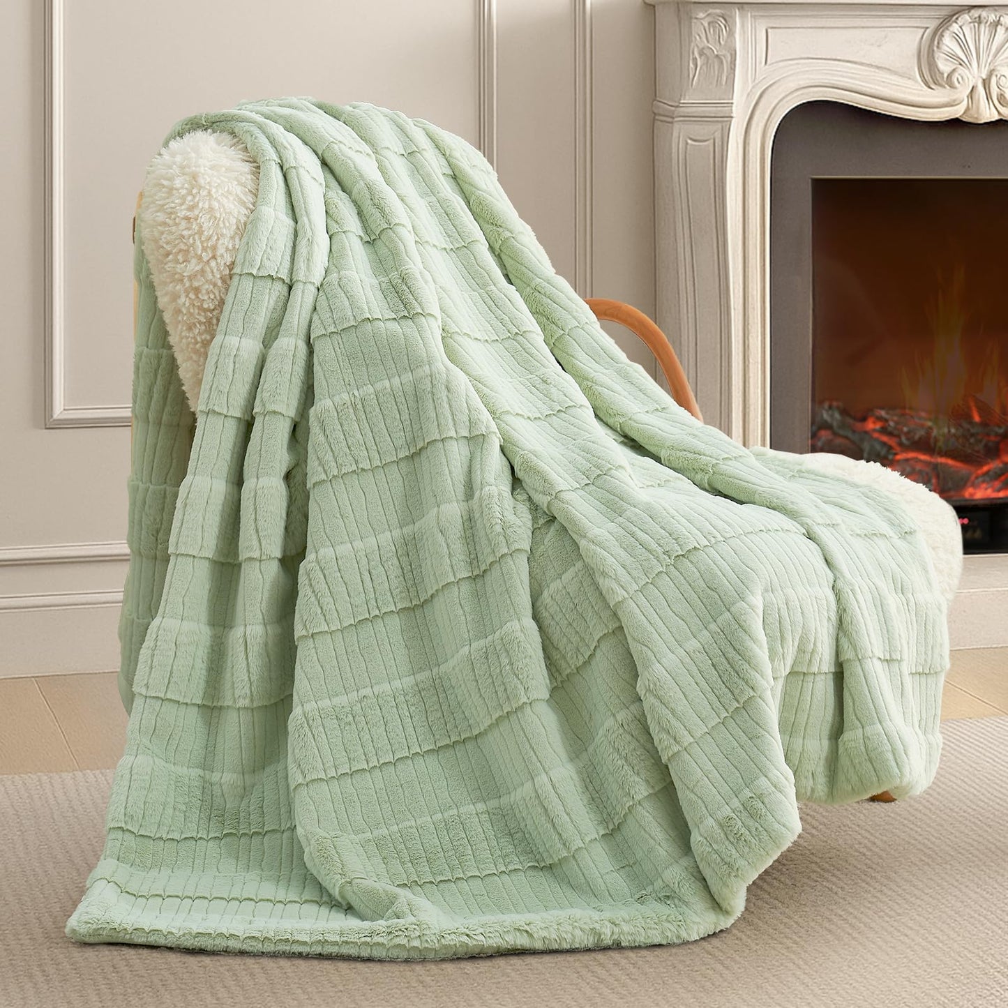 Amélie Home Jacquard Stripe Faux Fur Throw Blanket