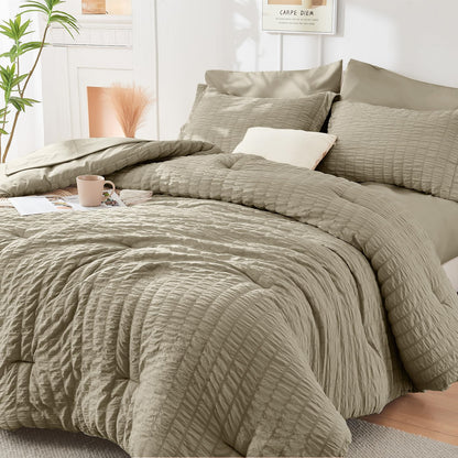 Seersucker Comforter Set 7 Piece All Season Bed in a Bag Bedding Set